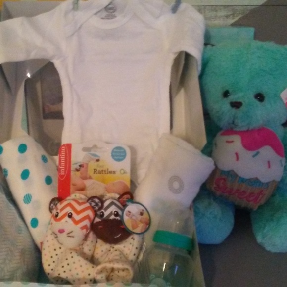 Gender Neutral Gift Set - Picture 1 of 6